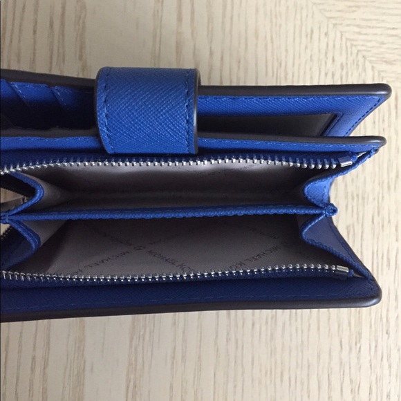 Michael Kors Galaxy Blue Leather Bifold Wallet - Picture 7 of 10